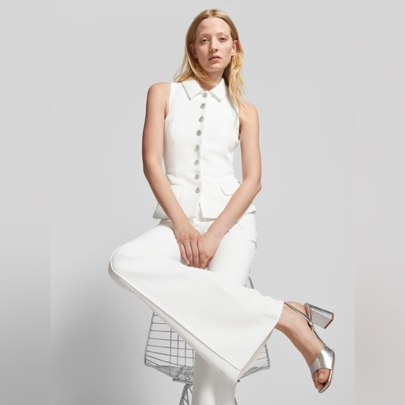 Self-Portrait
Button up vest top sleeveless with placket in white - Picture 5 of 12